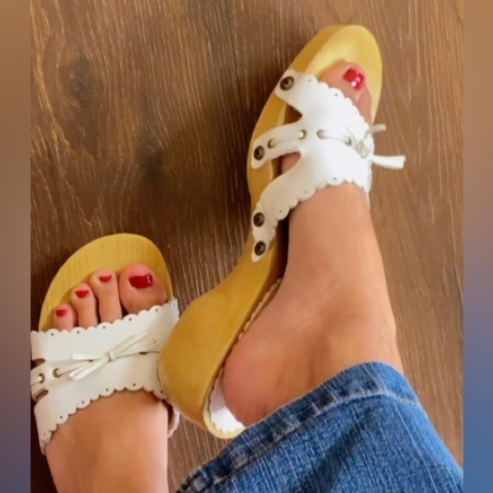 No boundaries wooden white sandals‎